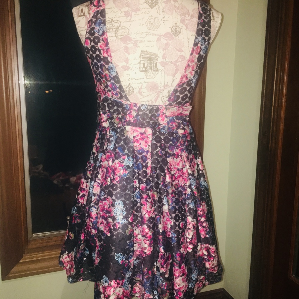 SOLD IN BUNDLE BETSEY JOHNSON FLORAL DRESS - Picture 5 of 7